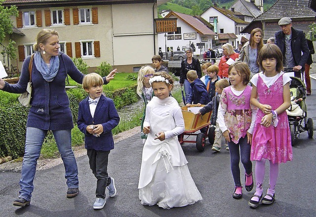 Tabea und Keano fhrten den Umzug an.   | Foto: heinz osswald