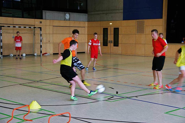 Informieren, diskutieren, Fuballspielen<ppp> </ppp>  | Foto: Martin Pfefferle