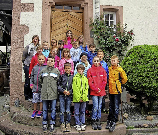 EINBLICKE in die Historie ihres Dorfes...rtsteilen der Drei-Linden-Grundschule.  | Foto: Reiner Merz