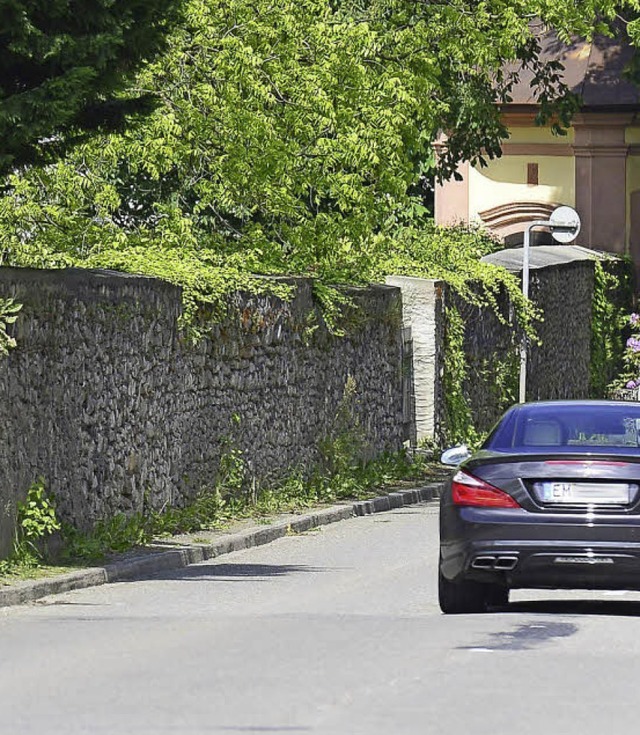 Ebnets  Schlossmauer ist derzeit alles...s ein Hingucker. Das soll sich ndern.  | Foto: Ingo Schneider