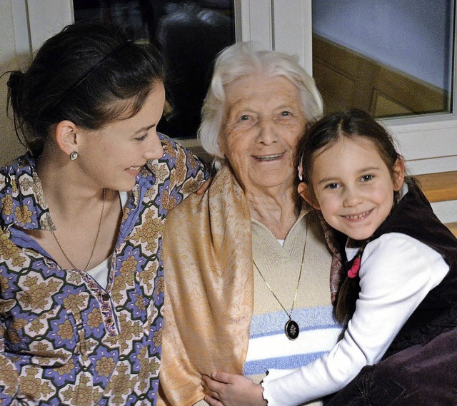Lore Huber mit Enkelin Celine Huber und Urenkelin   | Foto: Barbara Ruda
