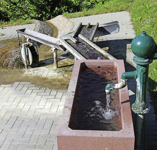 Erneuert wurde der Brunnen in der ober...enpfad, die  Touristen anlocken soll.   | Foto: horst david