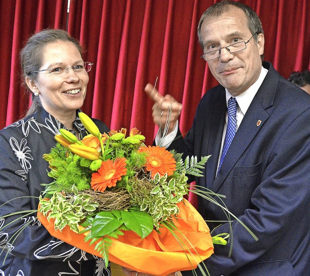 Glckwunsch in den Stadtfarben: Mit ei...hl Diana Stcker zum Brgermeisteramt.  | Foto: Ingrid Bhm-Jacob