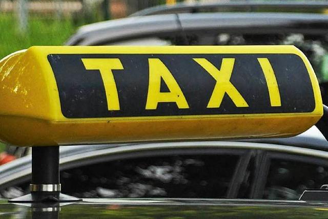 Vom Taxifahrer zur Polizei gebracht