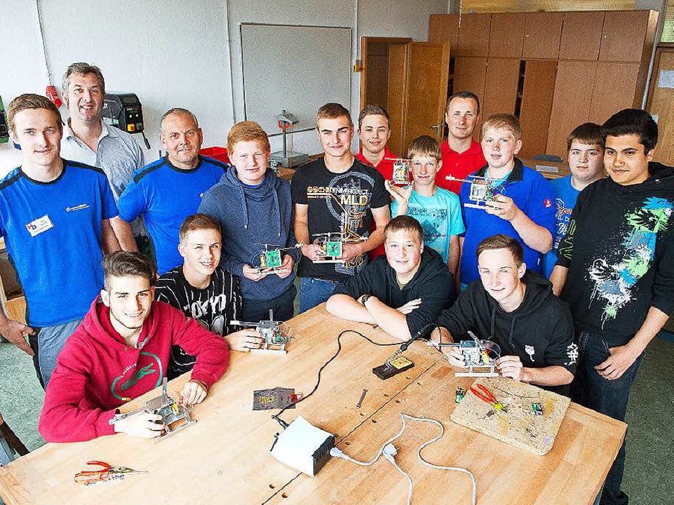Die Schüler der 9. Klasse der Werkrealschule mit den Betreuern des Projekts.  | Foto: Wolfgang Scheu
