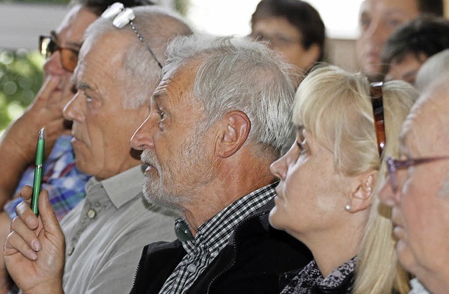 Vertreter von Vereinen sowie Haus- und...en die Ausfhrungen zum Dorfjubilum.   | Foto: Heidi Fssel