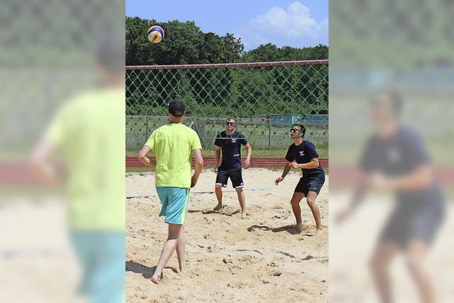 Krftemessen beim Beachvolleyball