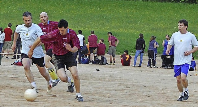 Sport und Spa: Fuball auf dem ehemal... mit  &#8222;fertigen&#8220; Kickern    | Foto: steinfelder