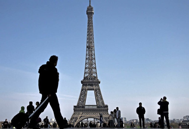 Das Eiffelturm-Personal streikt wegen Taschendieben.  | Foto: dpa