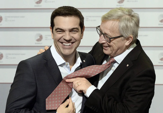 Zu Spen aufgelegt war Kommissionsche...iga, links der Grieche Alexis Tsipras.  | Foto: AFP