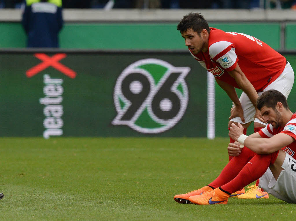 Der SC Freiburg kann in Hannover nicht punkten und steigt in die zweite Liga ab.