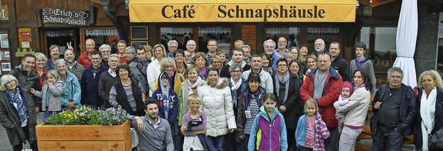 Die deutsch-franzsische Reisegruppe v...m Schnapsmuseum in Feldberg-Brental.   | Foto: Julius Steckmeister