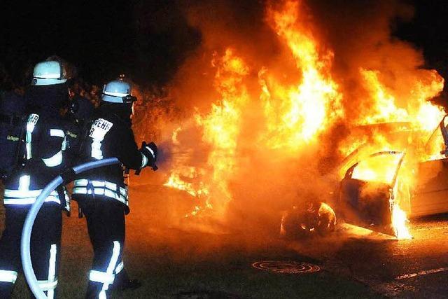Zwei Autos brennen in Lahr nieder
