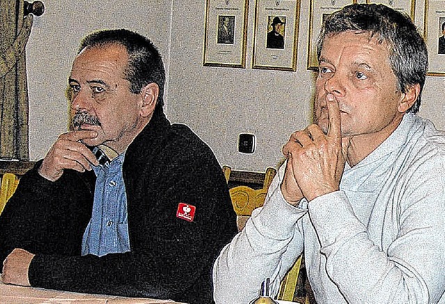 Betroffene Gesichter beim  FC-Vizevors... bei Vorstandsmitglied Armin Schmidt.   | Foto: Dietmar Zschbitz