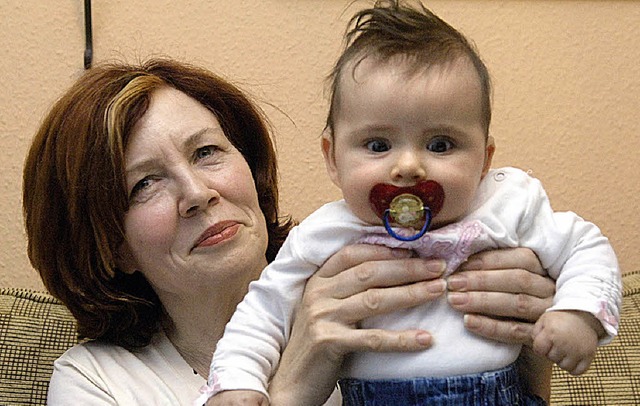 Annegret R. mit  ihrer Tochter Lelia   | Foto: dpa