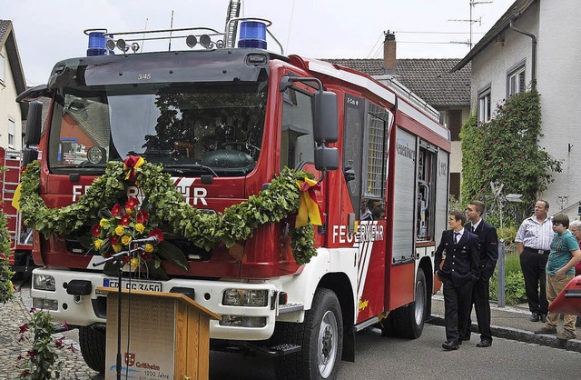 Das neue Lschgruppenfahrzeug  wurde b...k der Griheimer Feuerwehr bergeben.   | Foto: Mnch