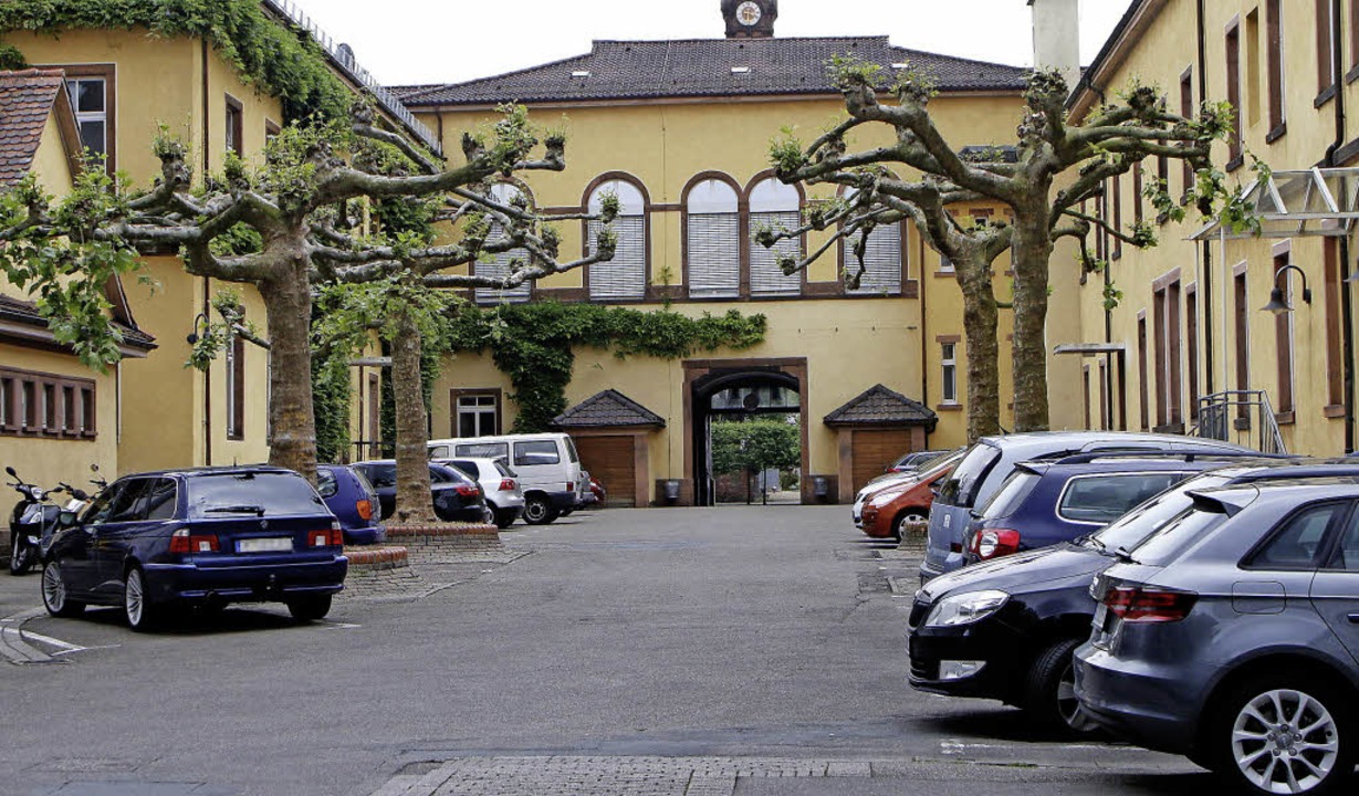 Der Innenhof des Rathauses II ist der Hauptparkplatz der Stadtverwaltung.   | Foto: heidi fössel