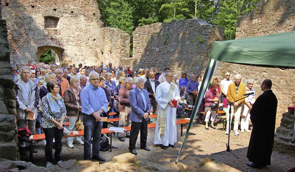 Zahlreiche Besucher kamen zum ökumenischen Gottesdienst auf den Mauracher Berg.   | Foto: Christian Ringwald