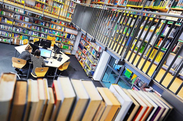 Von der reinen Ausleihstation zum Arbe...n von Bibliotheken hat sich gewandelt.  | Foto: dpa