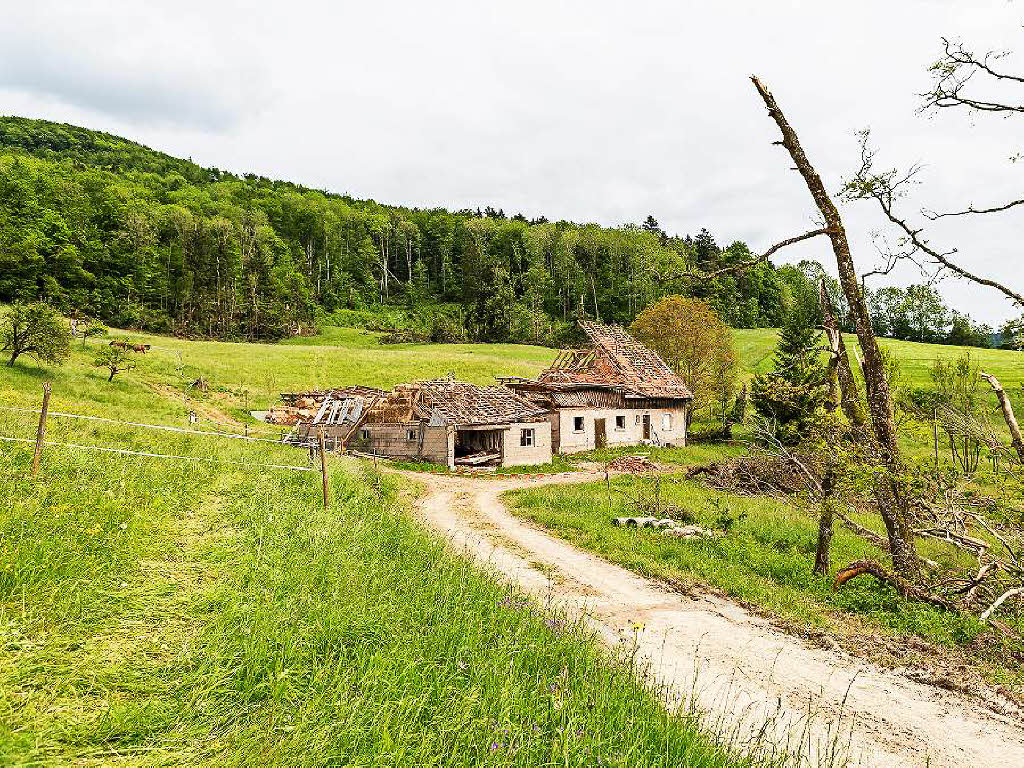 Vllig zerstrt hat das Unwetter am 13. Mai einen Bauernhof beim Blumberger Ortsteil Ftzen. Glcklicherweise war der Hof nicht bewohnt.