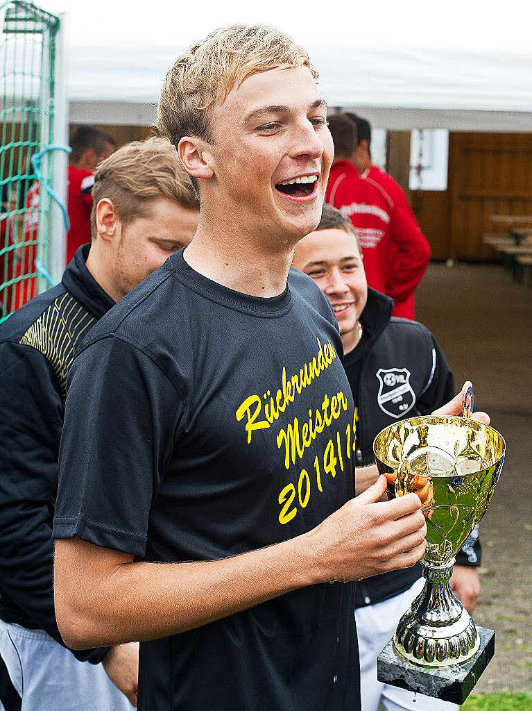 Der Pokal ging zum zweiten Mal nach  Riedbhringen, das wurde gefeiert.