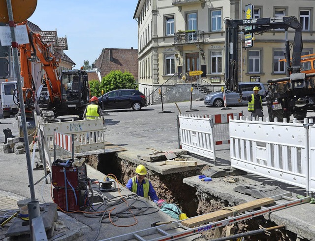 Derzeit wird die B 315 im Kreuzungsber...ie Strae wieder frei befahrbar sein.   | Foto: Juliane Khnemund