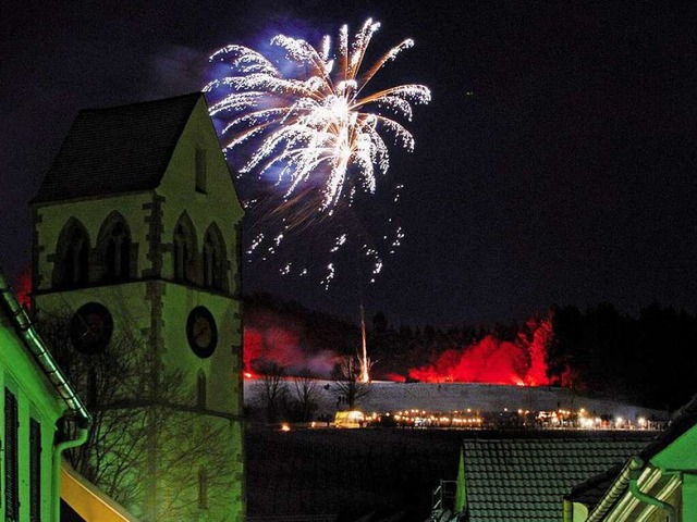 Ein Feuerwerk, Highlight von Weinberg in Flammen, erleuchtet den Nachthimmel.  | Foto: Veranstalter