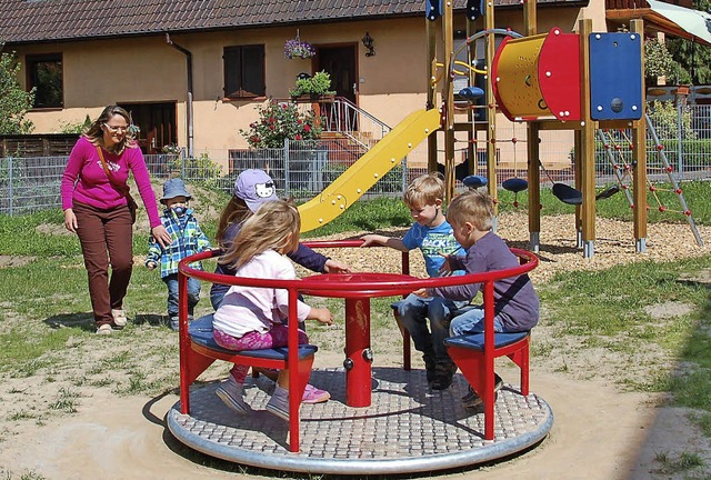 Kinder finden den neuen Spielplatz im Kirchgssle toll  | Foto: Andrea Steinhart