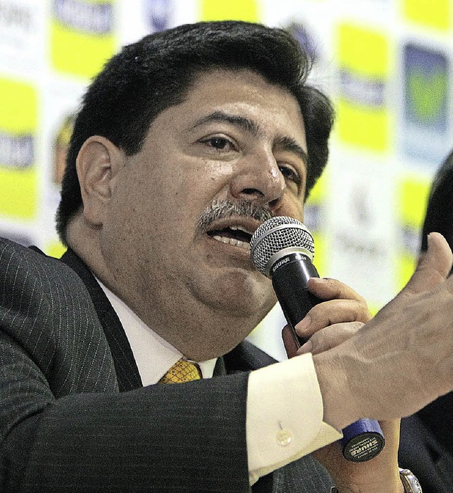 Verdient er mit? Kolumbiens Verbandsprsident Luis Bedoya   | Foto: dpa
