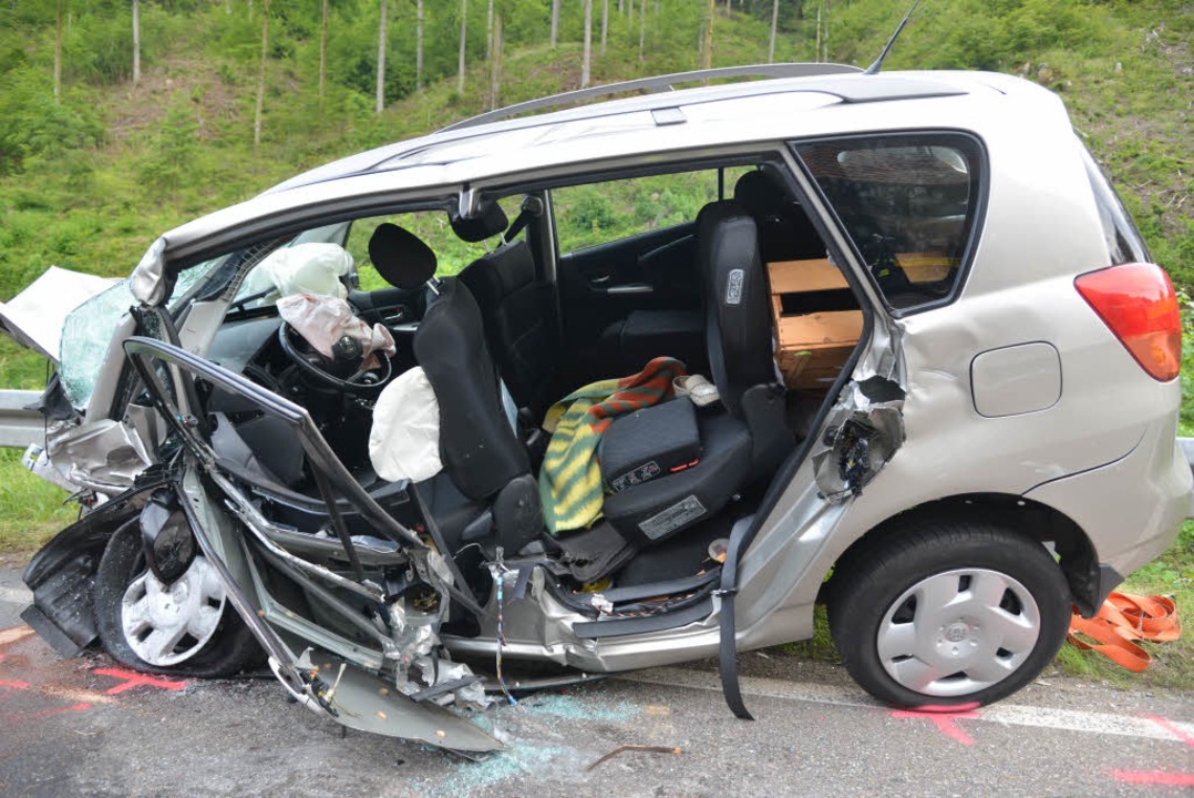 Zwei Tote Bei Schwerem Unfall Auf Der B317 Bei Zell Im Wiesental - Zell ...