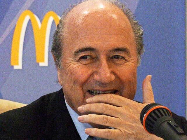 Joseph Blatter kann sich die Finger le...llionen nach Zrich. Noch jedenfalls.   | Foto: DPA