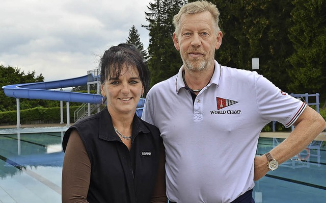 Seit der Saison 2015 sind Sabine Balze...euen Pchter des Lffinger Waldbades.   | Foto: Nikola Vogt