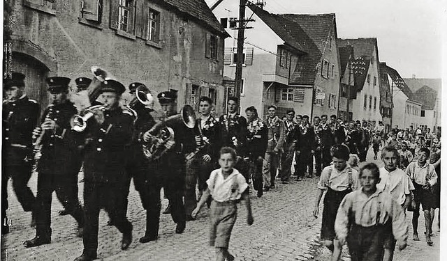 Winzerkapelle Kndringen 1935: Dieses ...nd Gasthaus &quot;Alte Schmiede&quot;.  | Foto: Privat