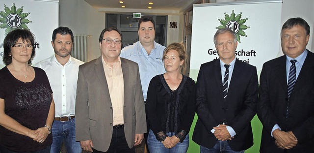 Der neue GdP-Vorstand um den  Vorsitze... Reinhard Grueck (Dritter von links)   | Foto: frank hansmann