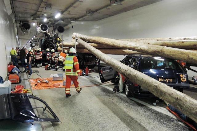 20 Fahrzeuge rauschten im Tunnel ineinander