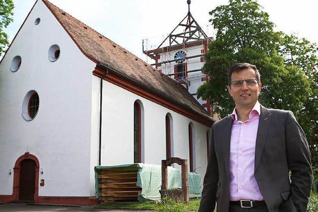 Initiative in Ottenheim finanziert Kirchturmdach in Eigenregie