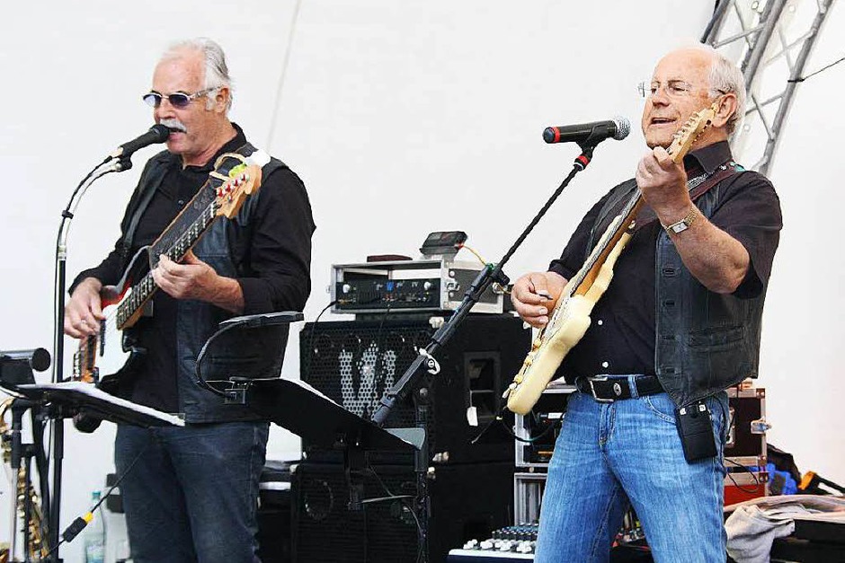 Volle Gläser und voller Sound auf drei Bühnen sorgten bei Wein & Musik in Staufen auch 2015 wieder für einen vollen Erfolg. (Foto: Hans Jürgen Kugler) Volle Gläser und voller Sound auf drei Bühnen sorgten bei Wein & Musik in Staufen auch 2015 wieder für einen vollen Erfolg. (Foto: Hans Jürgen Kugler)