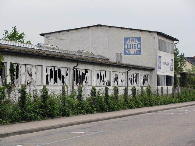 Die Wohnbaufirma Sba plant, das alte ...auf dem Gelnde Doppelhuser zu bauen.  | Foto: Gerold Zink