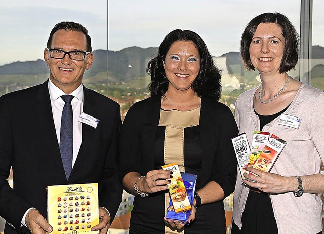 Referentin Nadine Lindt (Mitte) mit Cl...oben im Burda Media Tower in Offenburg  | Foto: Rainer Waltersbacher