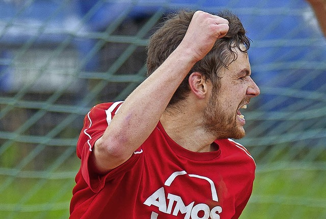 Der Lenzkircher Felix Jgler bejubelt sein Tor zum 1:0.  | Foto: Wolfgang Scheu