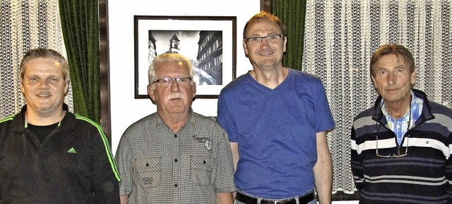 Der Vorstand des Freundeskreises mit d...nderle, Gerald Janen, Heinz Siebertz   | Foto: verein