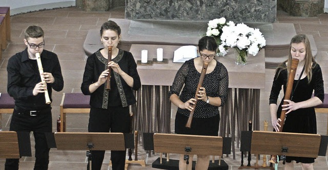 Studenten der  Fltenklasse von Profes... Konzert in der Martin-Luther-Kirche.   | Foto: Herbert Binninger