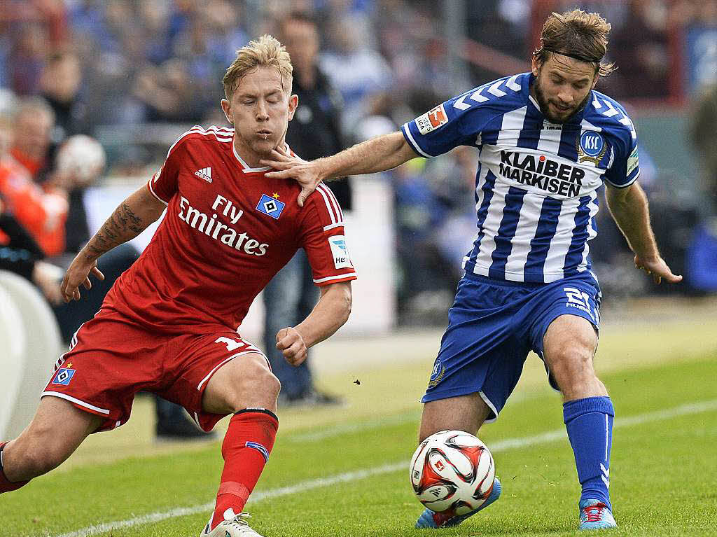 Der Hamburger SV wendet gegen den Karlsruher SC den Abstieg in die 2. Liga ab.