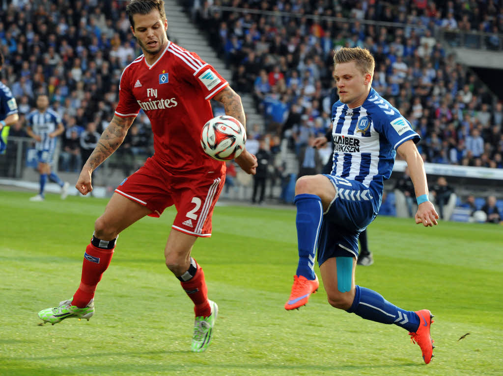 Der Hamburger SV wendet gegen den Karlsruher SC den Abstieg in die 2. Liga ab.
