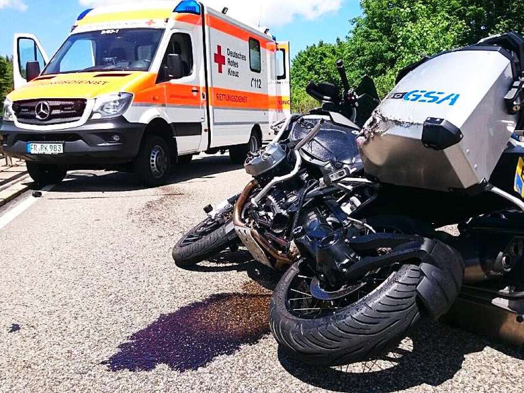 B 31 Nach Motorradunfall Gesperrt – Zwei Schwerverletzte - Titisee ...