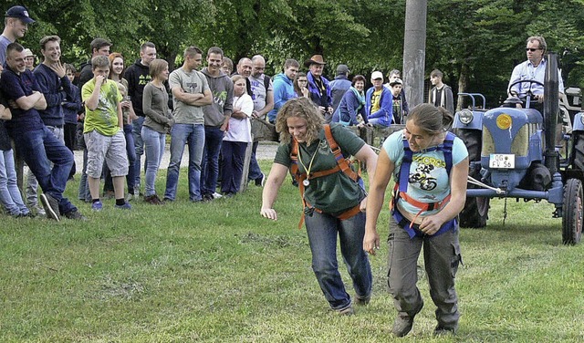 Auch Frauengespanne zogen erfolgreich Bulldogs ber 20 Meter Wiesenstrecke.   | Foto: dieter fink