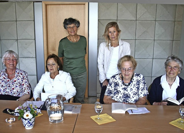 Ruth Ludorf und Gabriele Michel (stehe...n in Hinterzarten groer Beliebtheit.   | Foto: DIETER MAURER