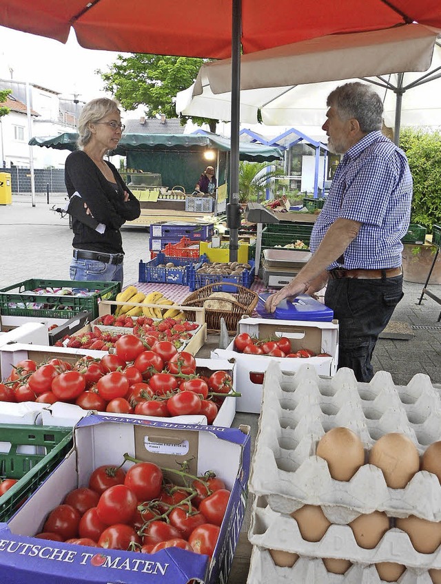 Fr den Freitagsmarkt auf dem Rathausp...nell angebautes Obst und Gemse haben.  | Foto: Victoria Langelott