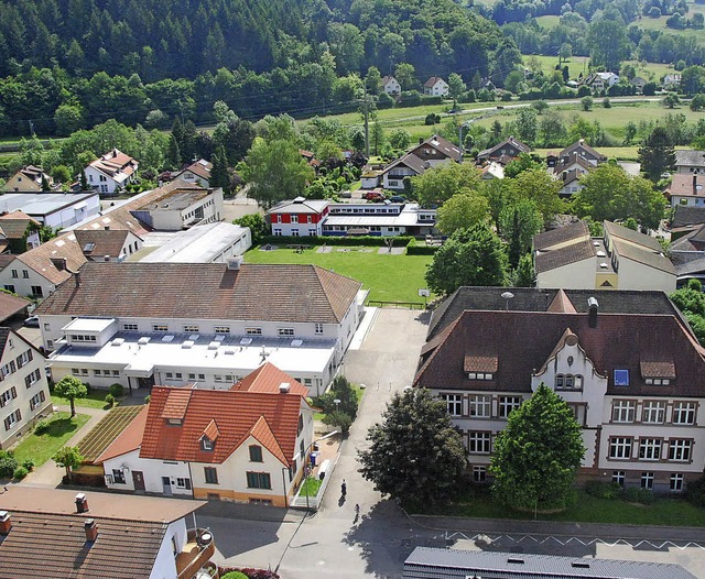 Prchtiger Blick auf Hausen: Von der S...er katholischen Kirche St. Josef aus.   | Foto: Edgar Steinfelder