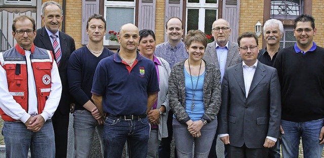 Die Ehrung von Blutspendern bei der Ge...Sebastian Rtzer (3.von rechts) vor.    | Foto: Karin Heiss